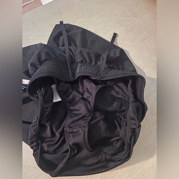 Womens black Nike athletic shorts small - Picture 4 of 4